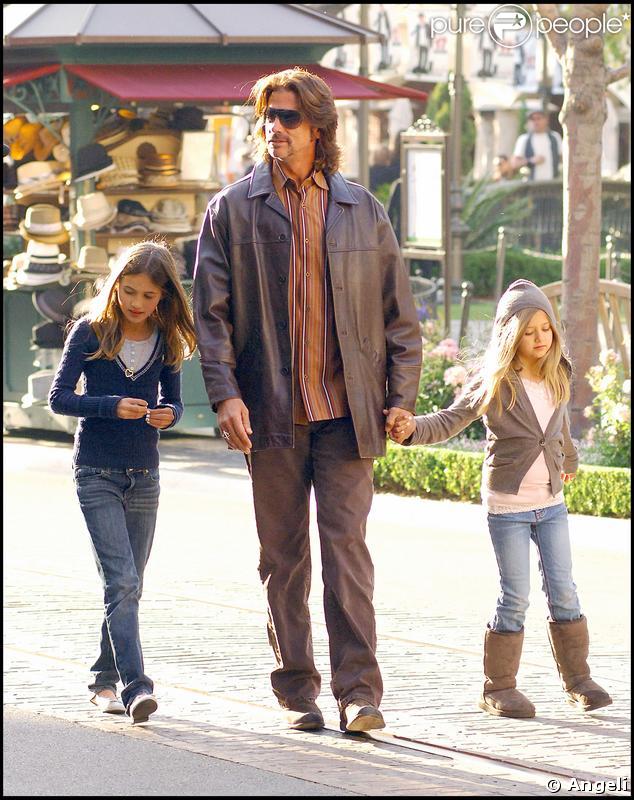 Lorenzo Lamas et ses trois filles Alexandra Lynne, Victoria et Isabella Lorenza à Los Angeles le 15 avril 2009