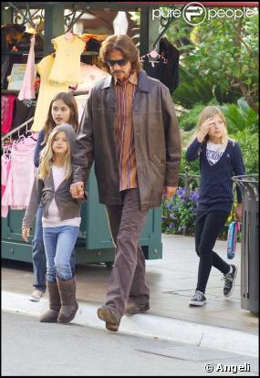 Lorenzo Lamas et ses trois filles Alexandra Lynne, Victoria et Isabella Lorenza à Los Angeles le 15 avril 2009