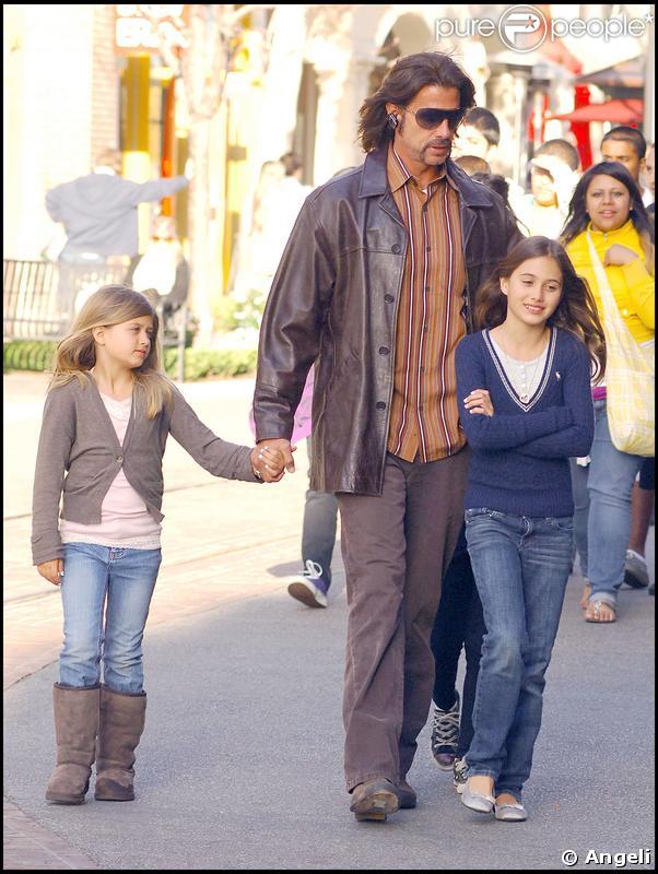 Lorenzo Lamas et ses trois filles Alexandra Lynne, Victoria et Isabella Lorenza à Los Angeles le 15 avril 2009