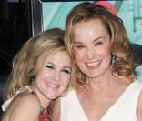 Drew Barrymore et Jessica Lange lors de la première du téléfilm Grey Gardens au Grauman's Chinese Theatre à Los Angeles le 16 avril 2009