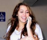Miley même à la sortie du Pilates, elle est collée à son blackberry... Une véritable femme d'affaire ! 