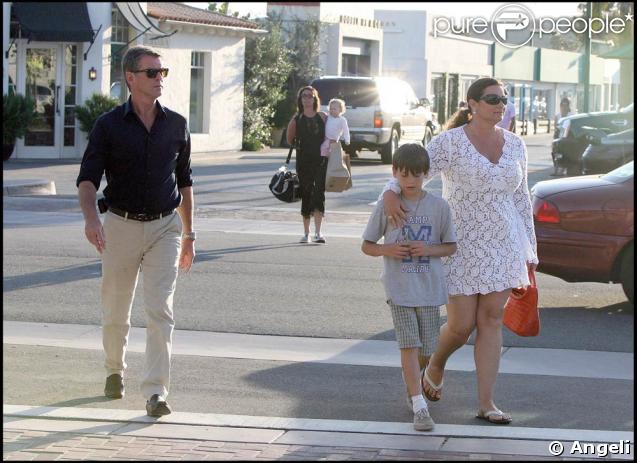 Pierce Brosnan, avec sa femme Keely Shaye Smith et leur fils Paris 
