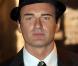 Le ténébreux Julian McMahon jouait le rôle d'un démon dans  Charmed , mais c'est avec la série  Nip/Tuck , dans lequel il exerce ses talents de chirurgien séducteur, qu'il a véritablement été révélé, en 2003. 