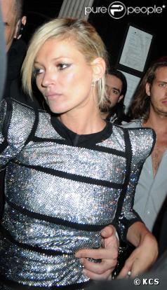 Kate Moss sort au Nobu à Londres, le 22 avril