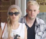 Nicole Richie et son homme Joel Madden à la sortie d'un Starbucks de L.A.