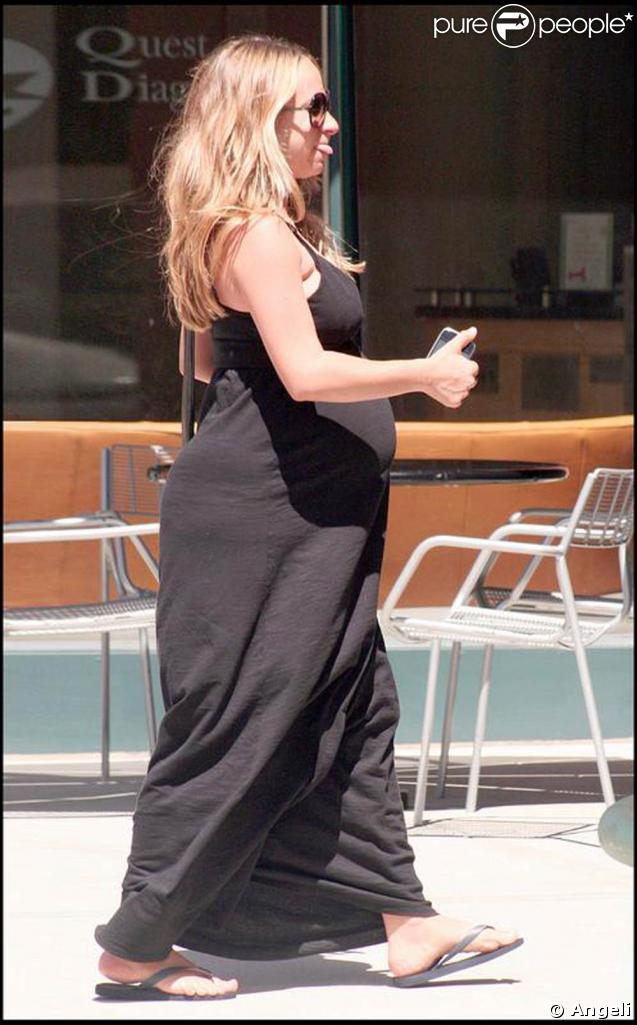 Jennifer Meyer à Beverly Hills : il vau mieux qu'elle garde son portable à la main en cas d'urgence...