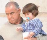 Après-midi décontractée lors du week-end du mariage de Salma Hayek et François-Henri Pinault à Venise, samedi 25 avril 2009 : la famille de la mariée profite de la cité vénitienne, ici avec la petite Valentina 