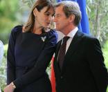 Carla Bruni et Bernard Kouchner à la réception pour les membres de la communauté française à Madrid. 27/04/09