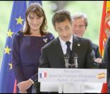Carla Bruni et Nicolas Sarkozy, aux côtés de Michèle Alliot-Marie et de Bernard Kouchner à la réception pour les membres de la communauté française à Madrid. 27/04/09 