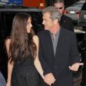 Mel Gibson vous présente officiellement sa girlfriend... en présence des sexy Fergie et Halle Berry !