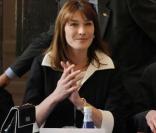 Carla Bruni participe à une table ronde organisée en son honneur, pour sa Fondation, à Madrid. 28/04/09