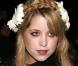 Peaches Geldof, l'enfant terrible d'Angleterre a elle aussi succombé au look sage avec sa jolie natte sur le dessus de la tête ! 