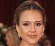 La jolie Jessica Alba romantique à souhait avec sa jolie coupe de cheveux et sa robe empire 