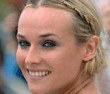 Diane Kruger et ses nattes enroulées, superbe sur un teint parfait comme cela  