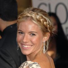 Sienna Miller, qui a lancé la mode de la natte. Superbe avec sa tresse légèrement plus claire.<br />