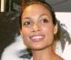 Rosario Dawson l'a choisie fine et l'a posée sur le dessus de la tête. Une jolie touche glamour.  