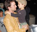 Noah Wyle son épouse tracy et leurs enfants, retour à Los Angeles le 30 avril 2009