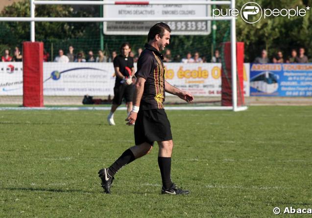 Eric Cantona, lors du match de foot et de rugby opposant le Team Cantona au Team Lièvremont, organisé par le 