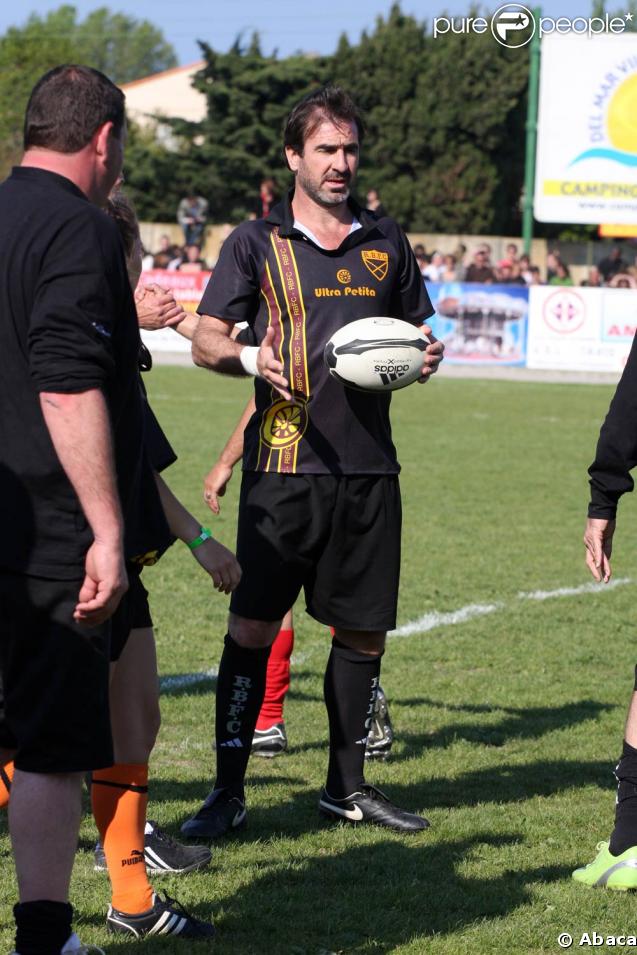 Eric Cantona, lors du match de foot et de rugby opposant le Team Cantona au Team Lièvremont, organisé par le 