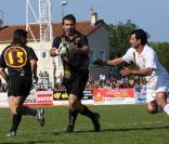 Eric Cantona, lors du match de foot et de rugby opposant le Team Cantona au Team Lièvremont, organisé par le 