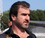 Eric Cantona, lors du match de foot et de rugby opposant le Team Cantona au Team Lièvremont, organisé par le 