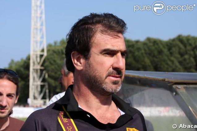 Eric Cantona, lors du match de foot et de rugby opposant le Team Cantona au Team Lièvremont, organisé par le 