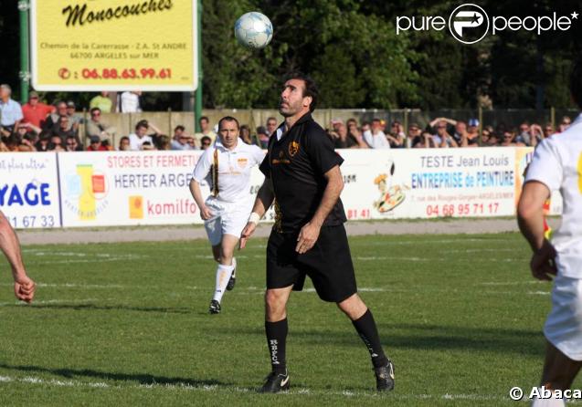 Eric Cantona, lors du match de foot et de rugby opposant le Team Cantona au Team Lièvremont, organisé par le 