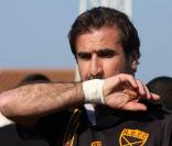 Eric Cantona, lors du match de foot et de rugby opposant le Team Cantona au Team Lièvremont, organisé par le 