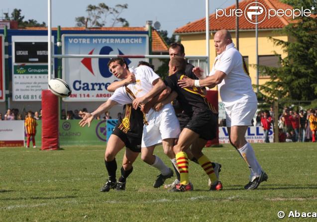 Une bien belle action, lors du match de foot et de rugby opposant le Team Cantona au Team Lièvremont, organisé par le 
