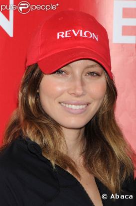 La belle Jessica Biel, lors du 12e EIF Revlon RunWalk for Women, qui s'est déoulé à Tim Square, à New York, le 2 mai 2009 !