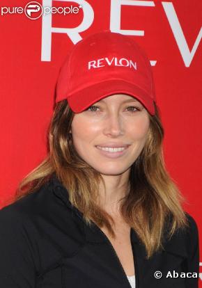 La belle Jessica Biel et son charme dévastateur s'apprête à suer, lors du 12e EIF Revlon RunWalk for Women, qui s'est déoulé à Tim Square, à New York, le 2 mai 2009 !