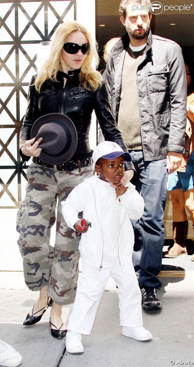Madonna et David, à la sortie du centre de la Kabbale de New York, le 2 mai 2009 !