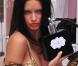 Adriana Lima très sensuelle pour... un parfum nommé désir !