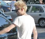 Avril Lavigne et son mari Deryck Whibley dans les rues de Beverly Hills