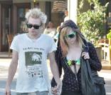 Avril Lavigne et son mari Deryck Whibley dans les rues de Beverly Hills