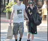 Avril Lavigne et son mari Deryck Whibley dans les rues de Beverly Hills