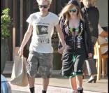 Avril Lavigne et son mari Deryck Whibley dans les rues de Beverly Hills