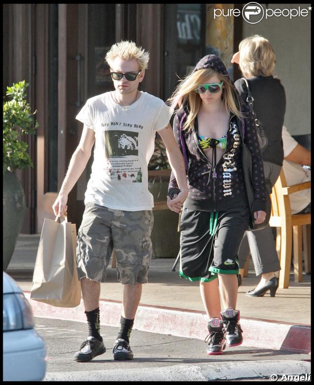 Avril Lavigne et son mari Deryck Whibley dans les rues de Beverly Hills