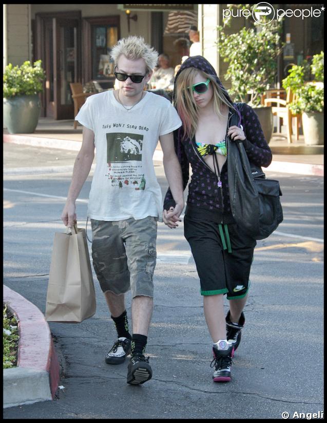 Avril Lavigne et son mari Deryck Whibley dans les rues de Beverly Hills