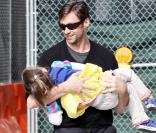 Hugh Jackman et sa fille Ava, endormie, dans les rues de New-York