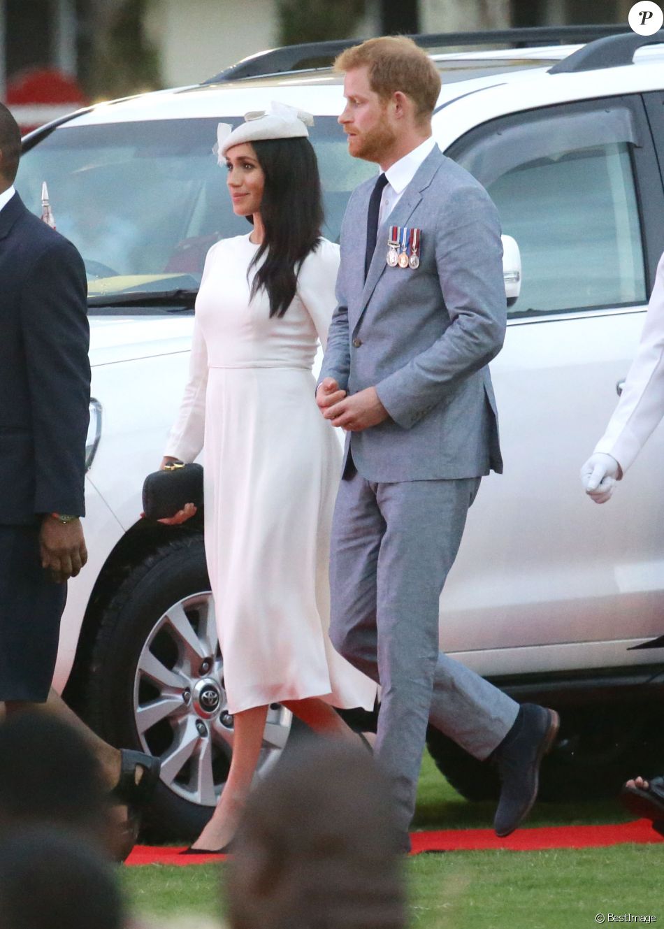 HARRY Y MEGHAN VISITAN AUSTRALIA, FIJI, TONGA Y NUEVA ZELANDA DEL 16 AL 31 DE OCTUBRE - Página 22 4386944-le-prince-harry-duc-de-sussex-et-sa-fem-950x0-2