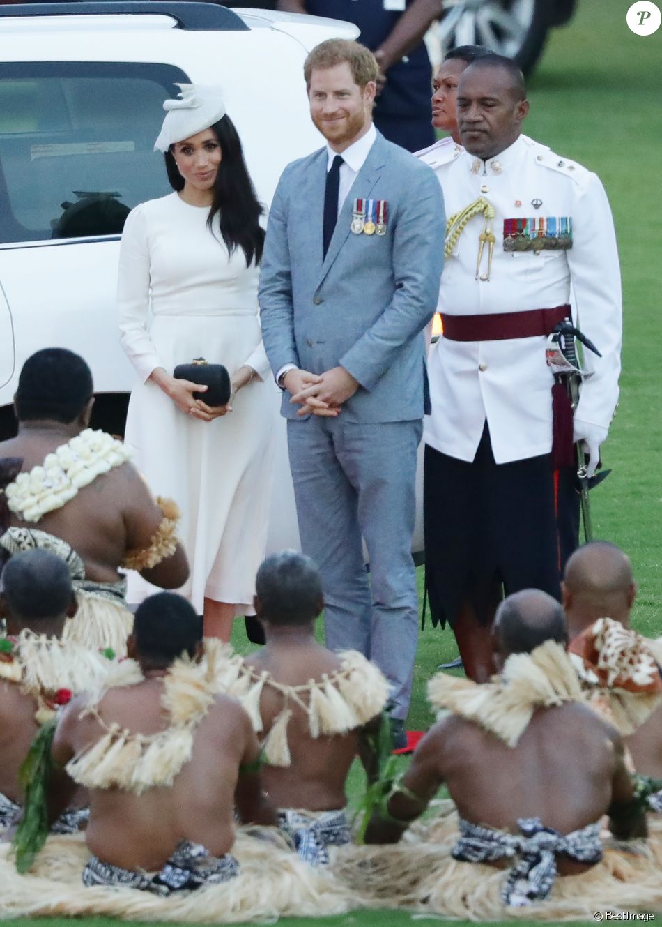 HARRY Y MEGHAN VISITAN AUSTRALIA, FIJI, TONGA Y NUEVA ZELANDA DEL 16 AL 31 DE OCTUBRE - Página 22 4386956-le-prince-harry-duc-de-sussex-et-sa-fem-950x0-1