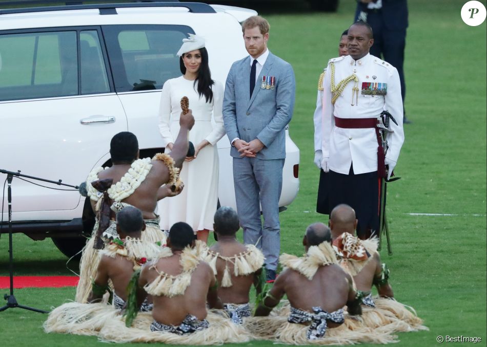 HARRY Y MEGHAN VISITAN AUSTRALIA, FIJI, TONGA Y NUEVA ZELANDA DEL 16 AL 31 DE OCTUBRE - Página 22 4386962-le-prince-harry-duc-de-sussex-et-sa-fem-950x0-1