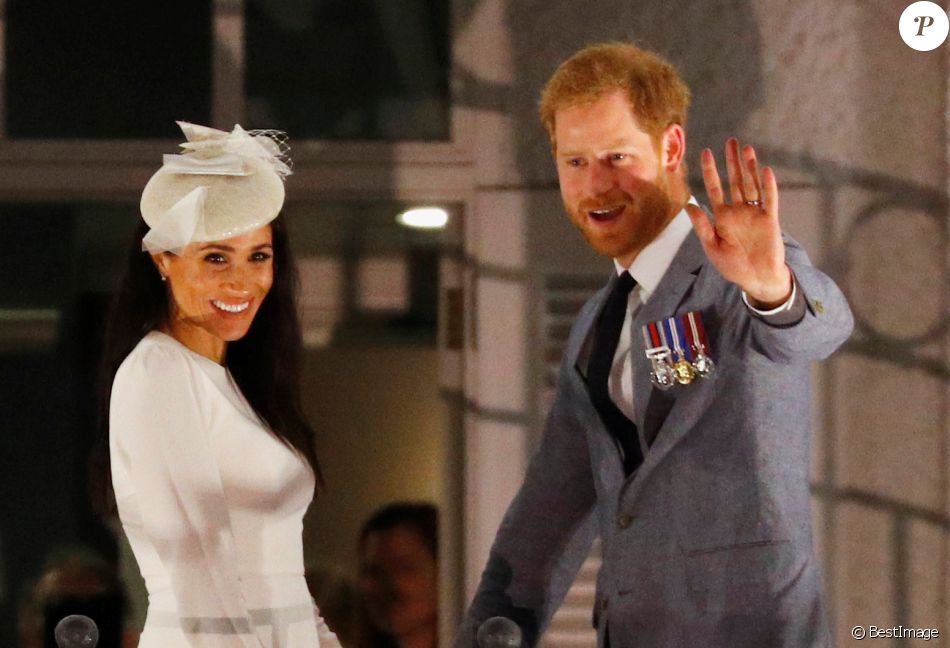 HARRY Y MEGHAN VISITAN AUSTRALIA, FIJI, TONGA Y NUEVA ZELANDA DEL 16 AL 31 DE OCTUBRE - Página 22 4387028-le-prince-harry-duc-de-sussex-et-sa-fem-950x0-1