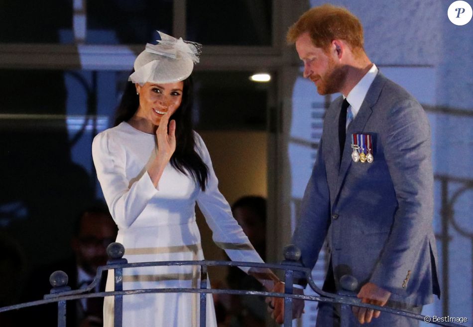 HARRY Y MEGHAN VISITAN AUSTRALIA, FIJI, TONGA Y NUEVA ZELANDA DEL 16 AL 31 DE OCTUBRE - Página 22 4387040-le-prince-harry-duc-de-sussex-et-sa-fem-950x0-1