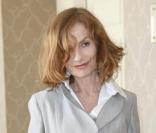 Isabelle Huppert, présidente du 62e Festival de Cannes, dans les couloirs de l'hôtel Carlton le 12 mai 2009