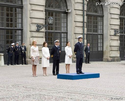Carl Philip de Suède fête ses 30 ans, entouré des siens : sa cadette Madeleine, sa mère la reine Silvia, son père le roi Carl XVI Gustav, son aînée Victoria