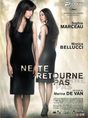 Sophie Marceau et Monica Bellucci dans Ne te retourne pas, de Marina de Van, présenté à la séance de minuit, lors du 62e Festival de Cannes, le 16 mai 2009 !
