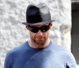 Hugh Jackman et son fils Oscar en balade, vendredi 15 mai 2009