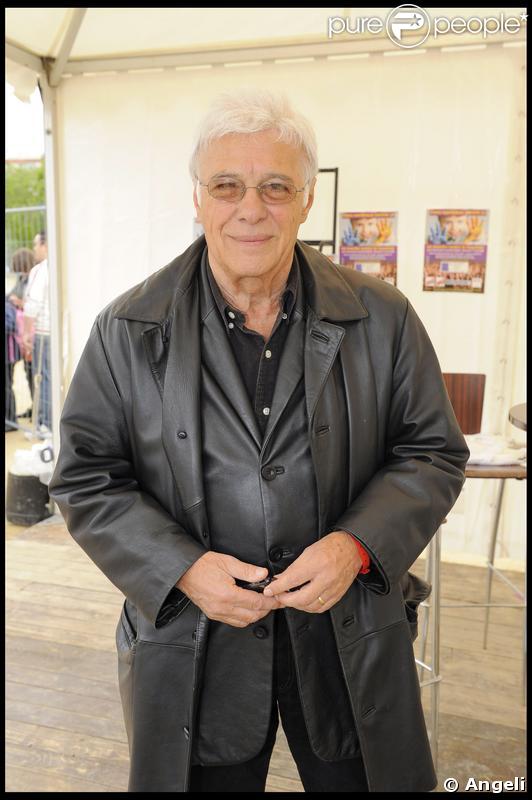 Guy Bedos a participé à la grande Marche contre la leucémie (et pour le Don de Soi) organisée par l'association Laurette Fugain, à Paris